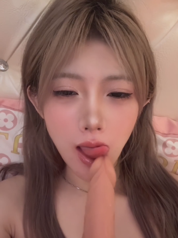 极品高颜值反差婊 裸体戴铃铛狗链 露脸自慰 满嘴骚话 1V209M百度盘