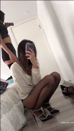 NO.1256 抖音-R9999 172大长腿大尺自拍自慰裸秀双女玩丝  65V