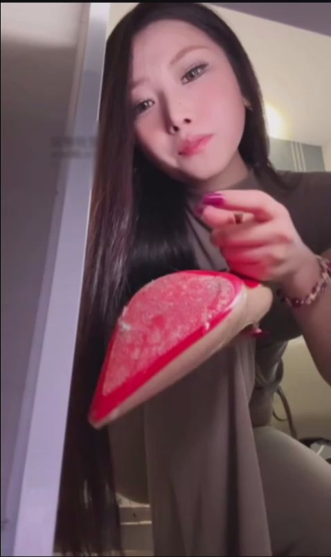 玩物直播婉婉大魔王-剧情红绿灯后妈发现儿子【1V】【244MB百度云】