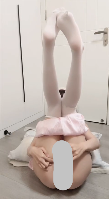 小涵lggghr  掰开双腿 自慰 1V58M百度盘