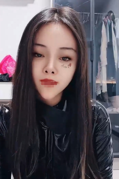 no.581 美脚女神【美少女萝卜丝】调情天花板足交舔脚操射 ！紧身皮衣裤好身材 【1V 623MB】