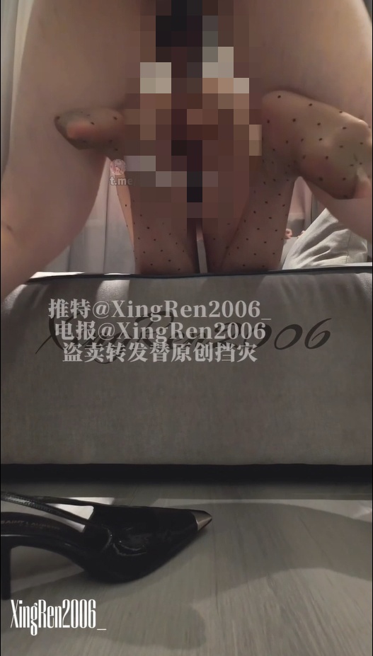 小杏仁 (xingren2006) -真空大衣进酒店房间母狗骚浪本性显现