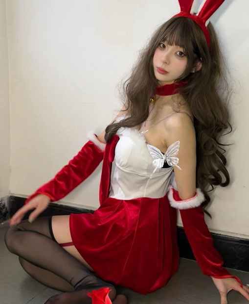 抖音 小水不哭 十万粉丝高颜值女大学生，丝足美腿御姐，极品反差婊，极品自慰门槛福利