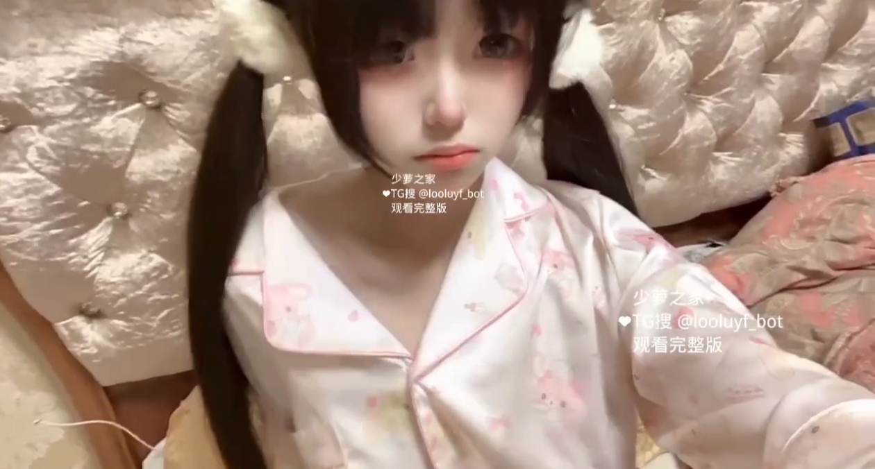 甜美少女無毛可愛睡衣跳蛋自慰高潮
