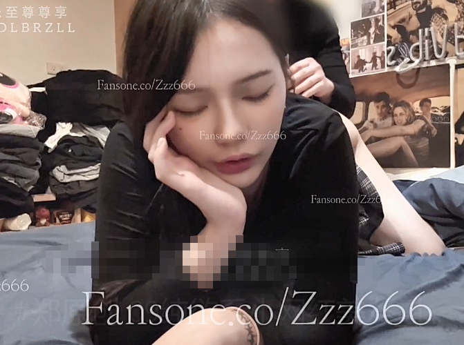 「郑原创」FO私拍，09年纯欲系小网红美女，多角度、多体位，神仙颜值，清纯与色欲的完美融合