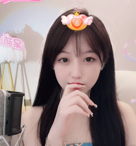 抖音300万粉丝网红【天降之雯】，露点洗澡撒尿，嫩妹反差婊美女，清纯外表下一颗淫荡的心