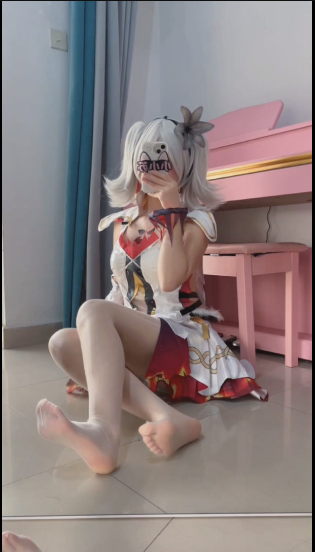 【新-足控】小小苏-鸣潮 椿 超薄白丝 裸足 秀足【1V】【139MB百度云】