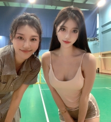 魅惑-美桃酱 好黑啊！大胸脯顶级修长美腿小合集6v900mb