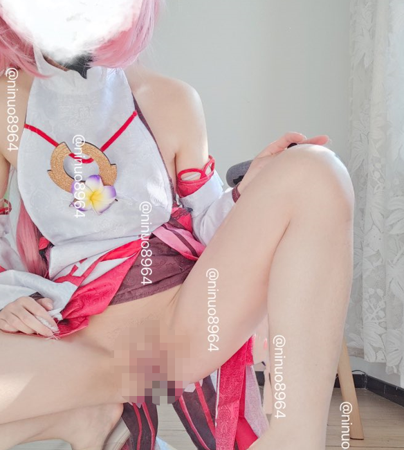 妮诺 – 白虎萝莉 在校露出 贫乳福利姬