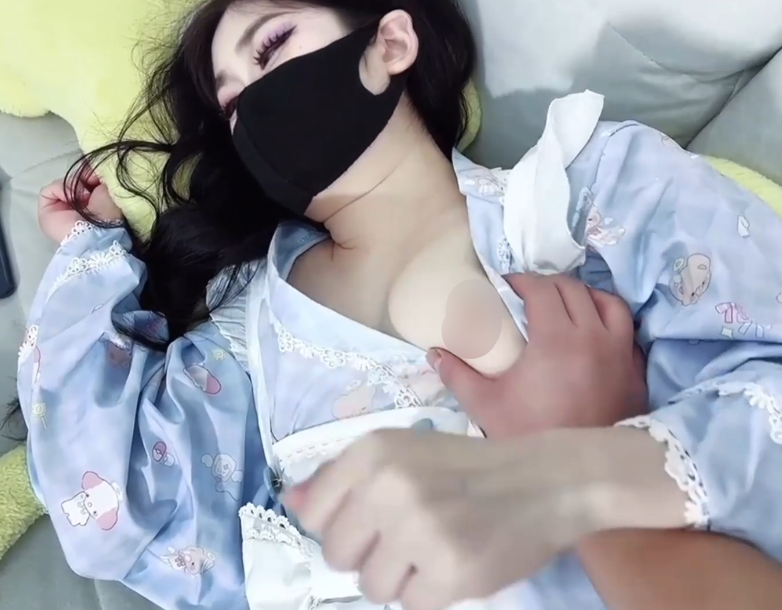 极品嫩妹-萌崽儿-新 下药迷奸刁蛮妹妹（1V,568M）