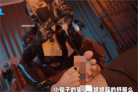 ✨【重磅】NINA妈妈最新系列单品K01【KoKo姐姐】调教被反杀 手足乳腿交，最后被调教的小狗反差按在凳子上插入【1V1.59G】