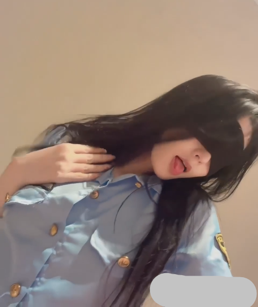 黑色透明连裤丝袜  蓝色空姐制服 黑色眼罩 诱惑脱衣跳舞 1V88M百度盘