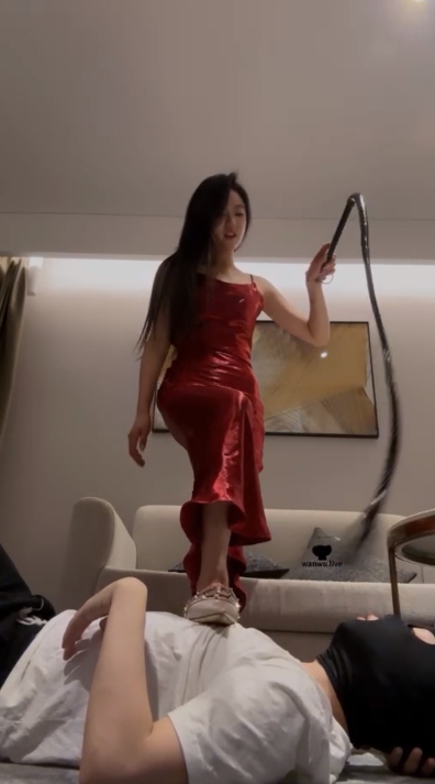 猎奇–车模尹重度鞭打被主人按头吃姨妈金黄金1V200mb