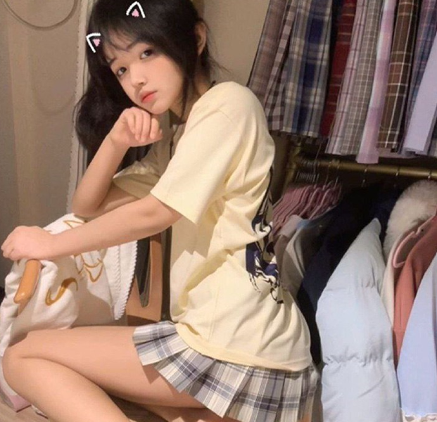 抖音31万粉丝【部也是卜】清纯小美女包反差的