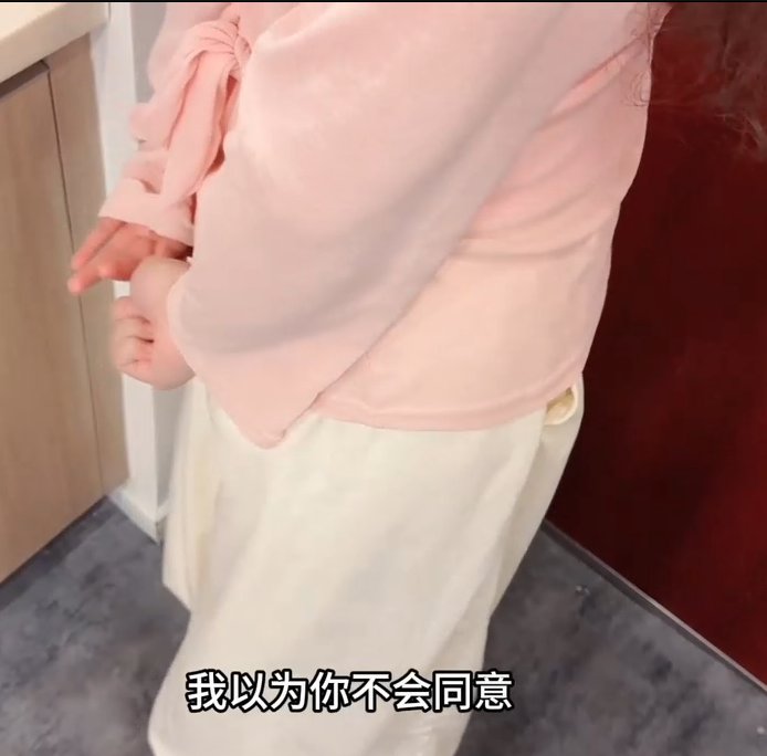 新晋极品嫩妹-草莓甜筒-街头艳遇日系萌妹（1V,433M）