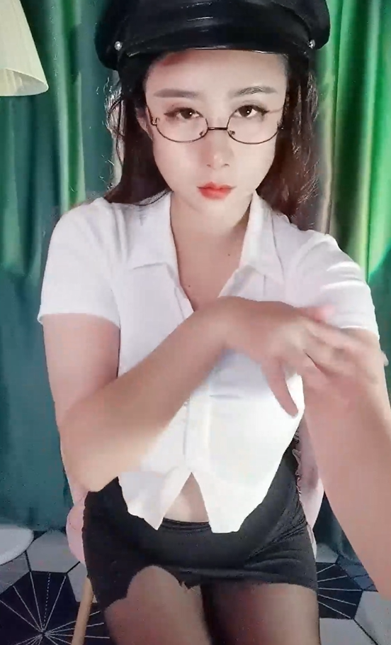 花椒丨过气学姐 土豪私人定制大尺度 【3V360M】