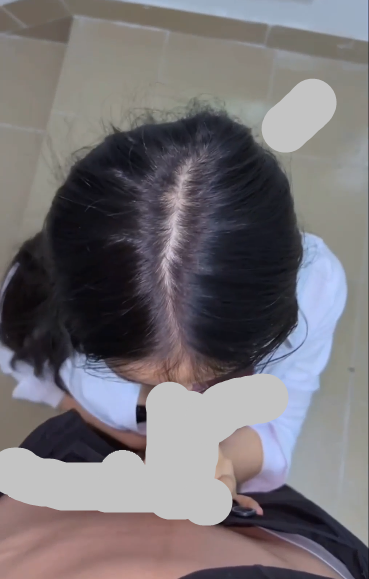 jk制服套装 蝴蝶结领带 在楼梯间 吃鸡巴 被后入 漏出奶子 在沙发上被爆操最后内射 1V469M百度盘