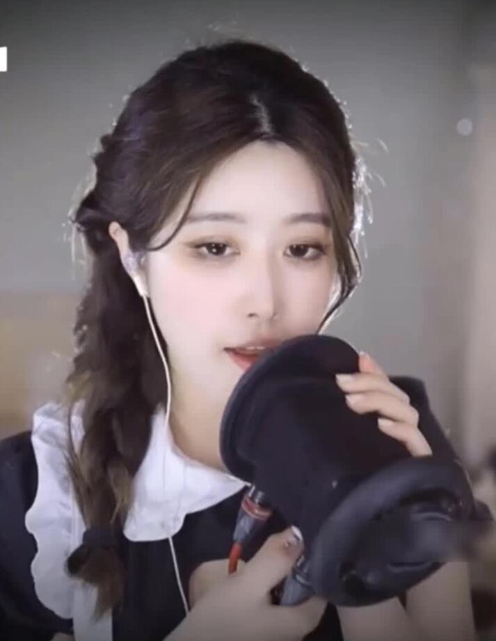虎牙 大伊伊ASMR福利一直略略略舌头都麻了