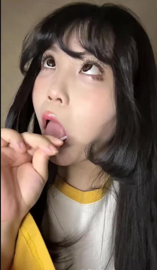 小也睡不醒 ASMR 吃棒棒糖