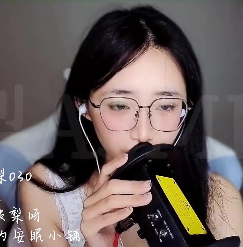 啵啵梨最新ASMR福利舔耳2V