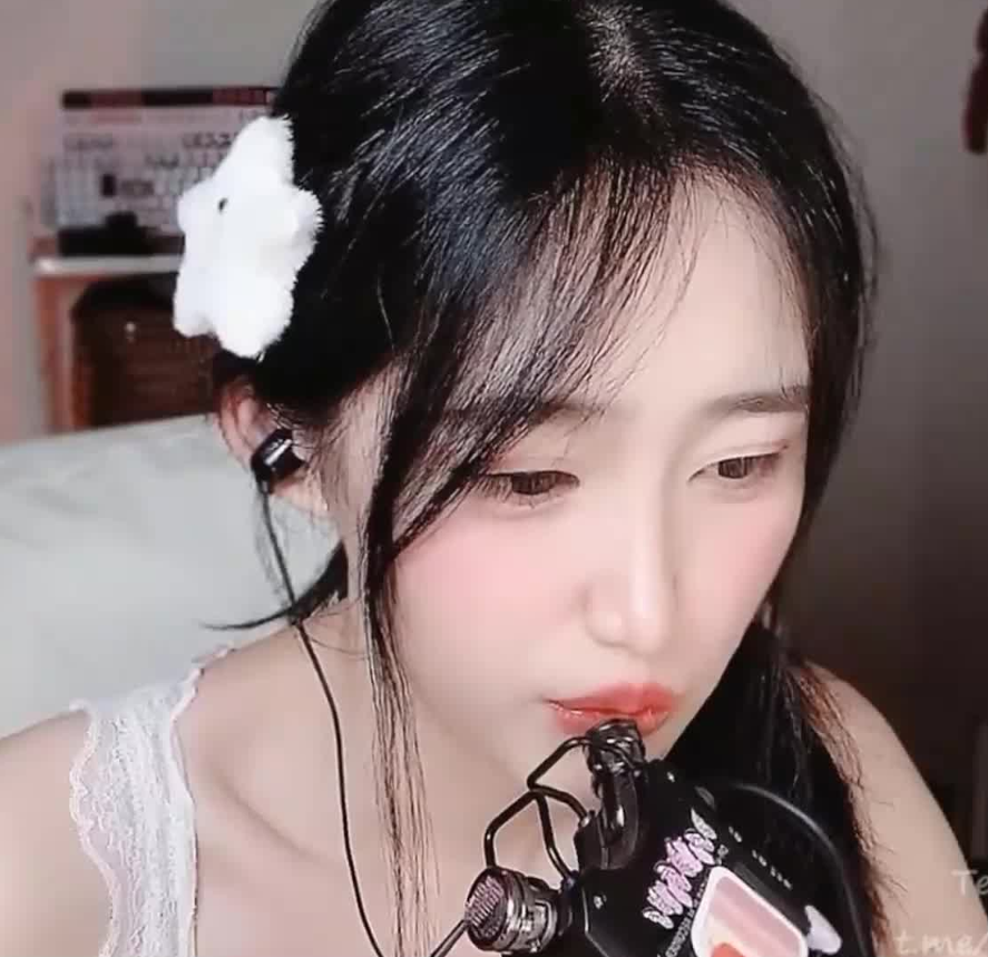 啵啵梨最新ASMR福利舔麦2V