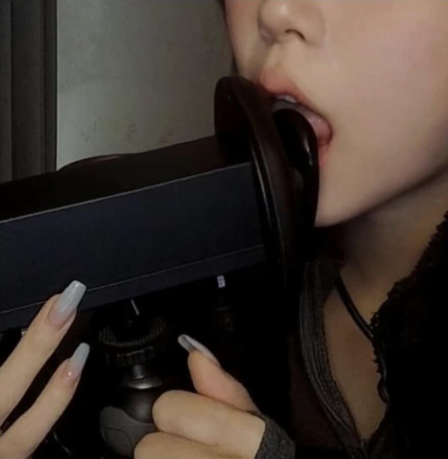 DB次吗 爱发电 ASMR福利舔屏+眼睛近景5V