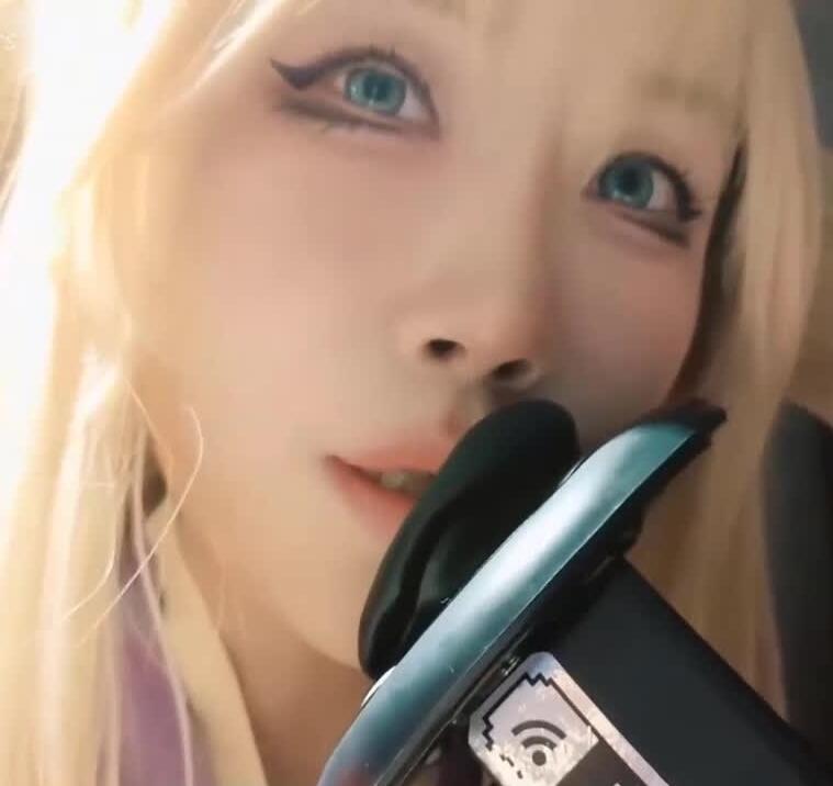 AKI秋水ASMR 涂山红红怼脸助眠~孔雀鱼prpr+轻语环绕