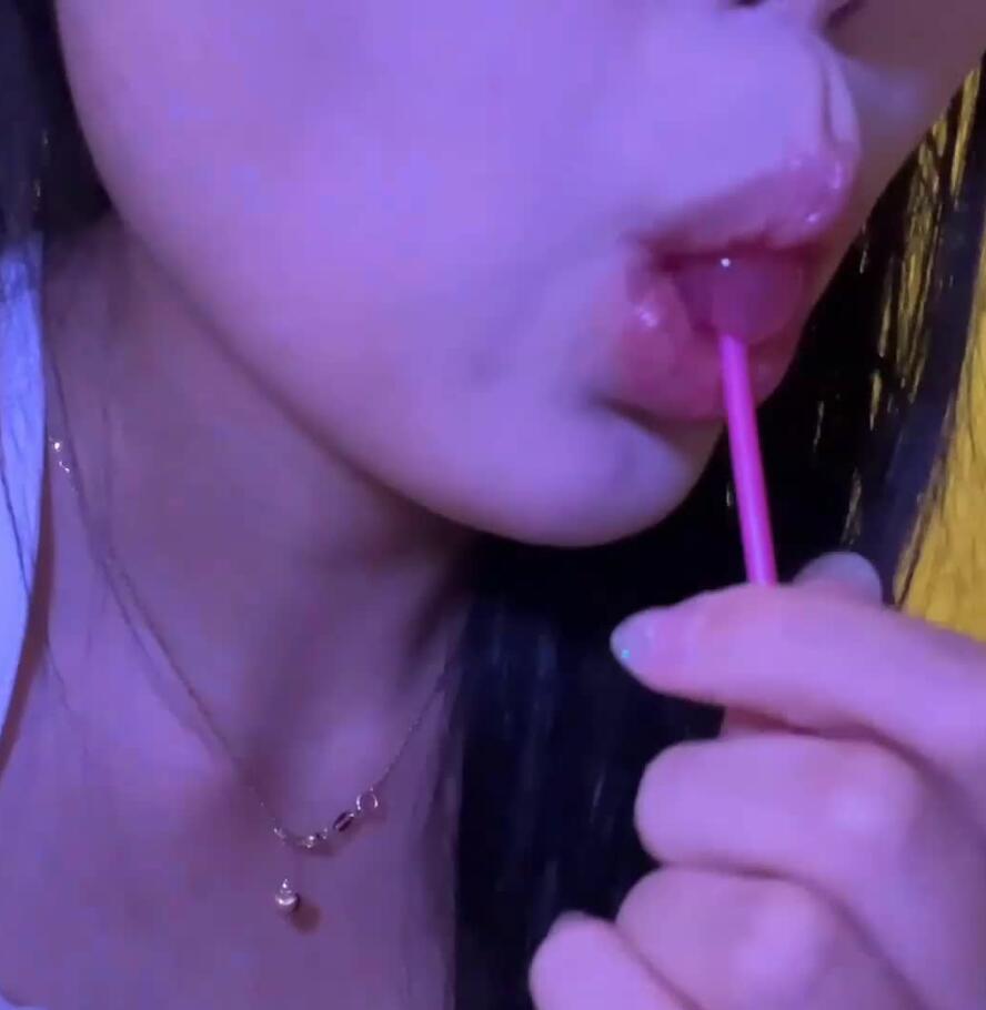 琉璃瓦 爱发电最最新ASMR福利吃棒棒糖+乳液和舔屏三部