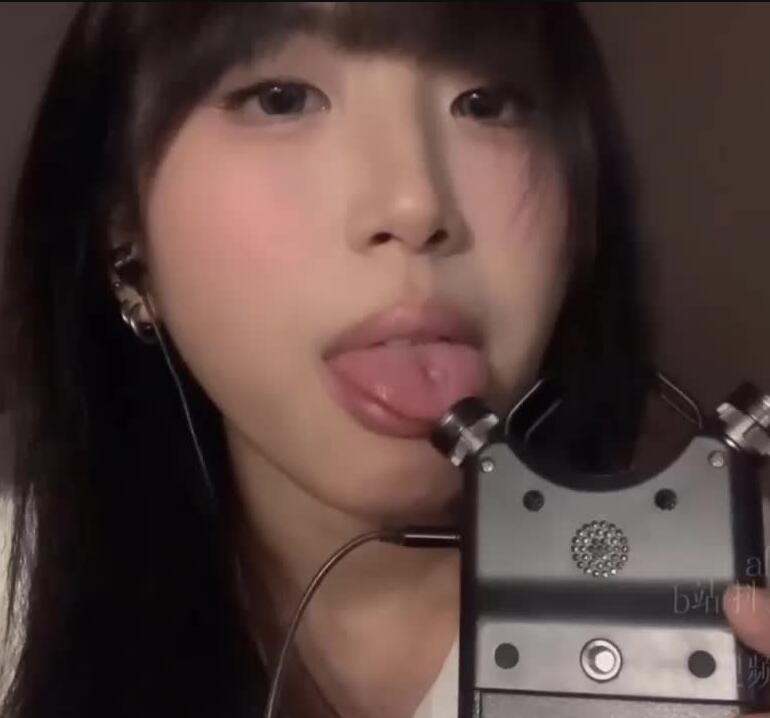 小0觉觉猪 ASMR 舔麦