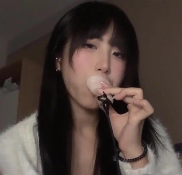小0觉觉猪 舔耳