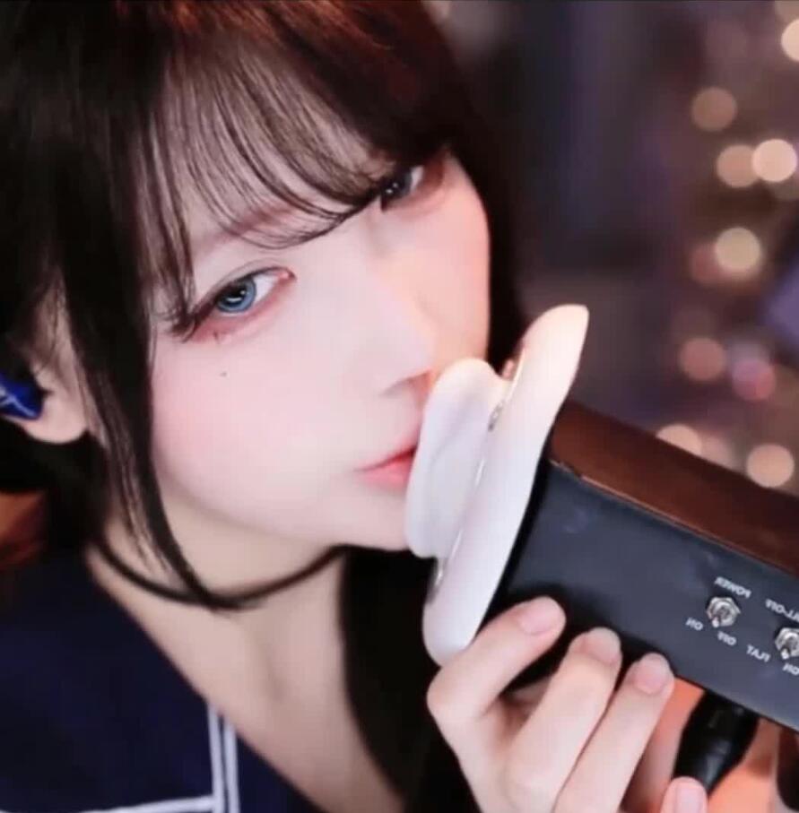 妮有柿 ASMR 深情舔耳
