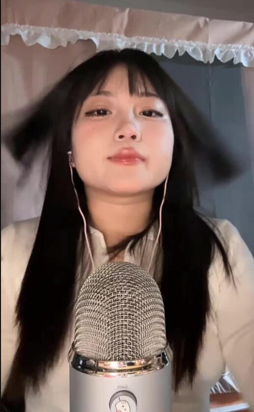 槑十三 小也睡不醒 最新ASMR福利 舔屏,麦克触发 3v