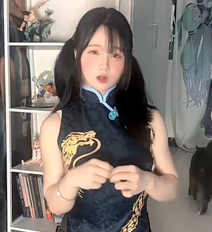 B站极品巨乳萝莉 蜜汁包丫 骚逼反差合集