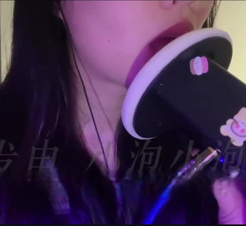 小泡小泡_舔耳26