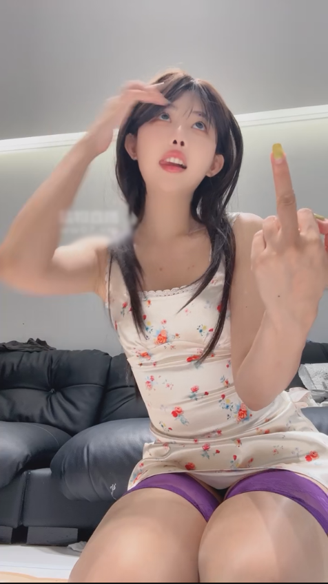 玩物直播一茶-250703 小妈肉丝炸【1V】【226MB百度云】