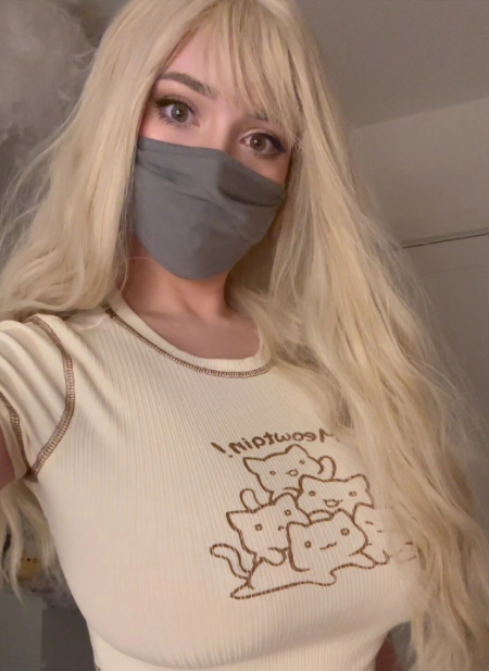 极品超巨乳s级坦克-nicolebun-of5月 新视图（12P,4V,1.46G）