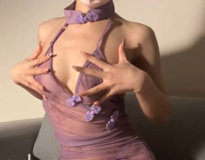极品身材御姐-肉肉包-紫色情趣礼服（1V,420M）