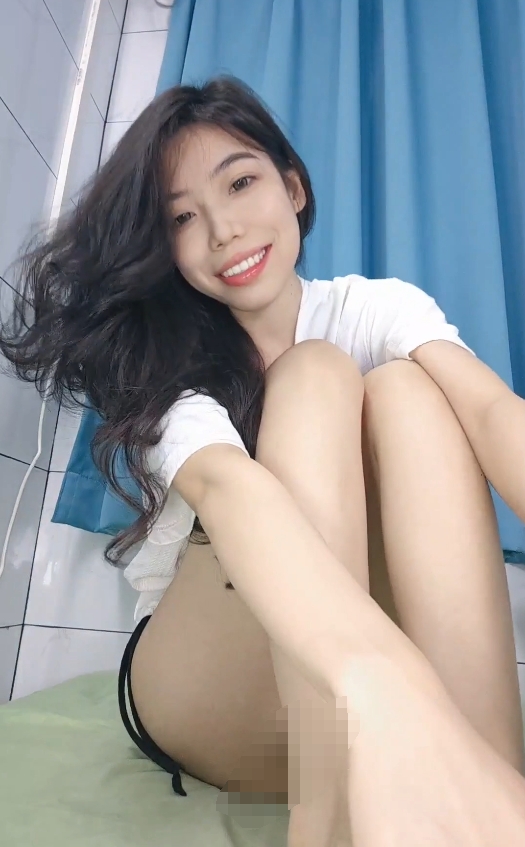 no.3166 七彩直播 施施 丝袜道具自慰 【2.3gb】