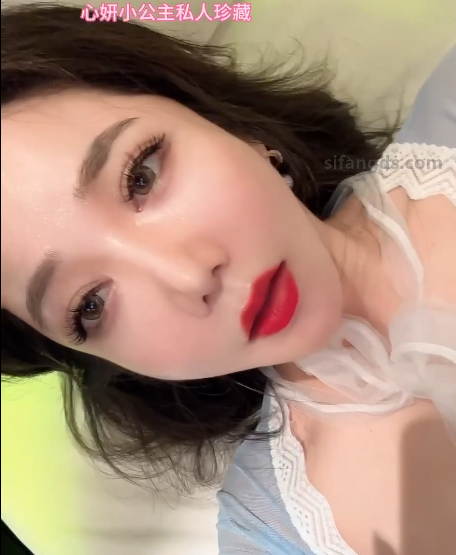 秀人极品嫩模女神-心妍小公主-蓝裙自慰（1V,135M）