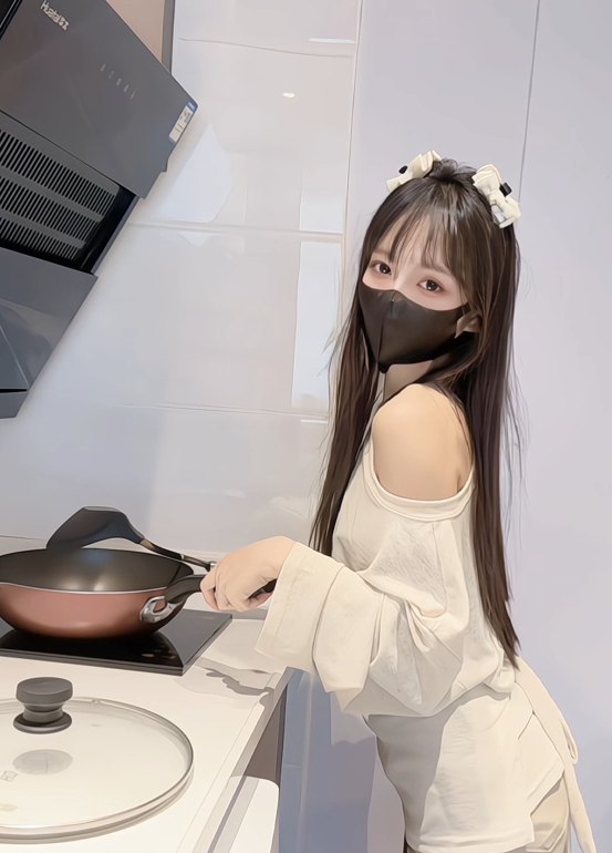 极品萝莉嫩妹-爱玩熊熊（小巧芋艿）-mfans付费原版  情侶感情升溫遊戲+3V跳舞小剧场（4V,1.21G）