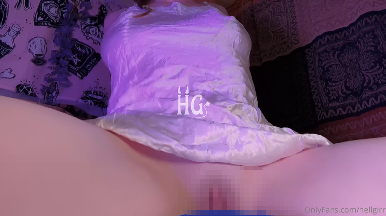 2001 淫穴小萝莉自慰狂魔「hellgirrl」OF摩擦枕头出淫水