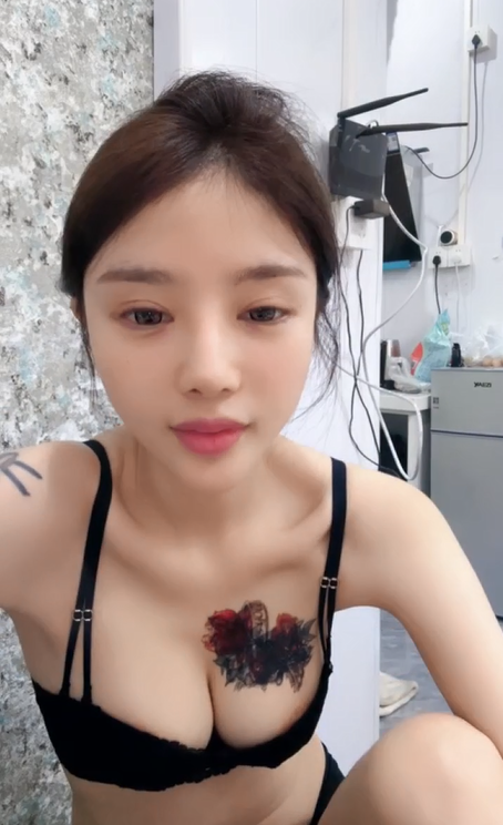 2410 七彩主播【07年小妹妹】直播大秀