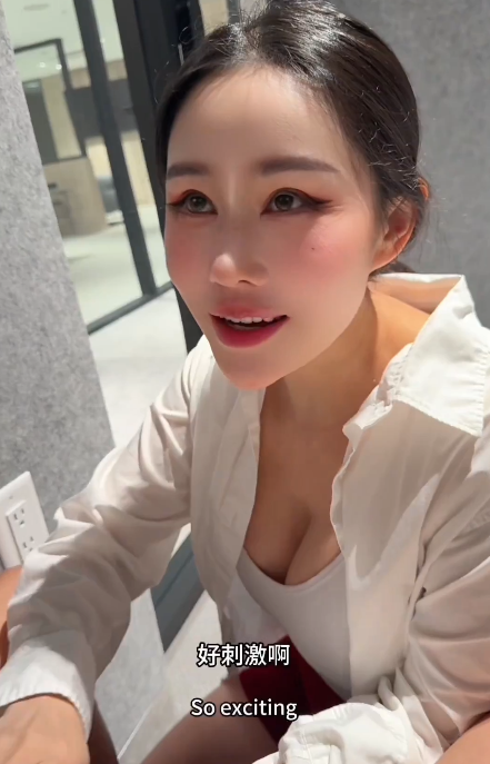 极品颜值淫妻-晨汐(汐梦瑶)-10.22新 商场透明玻璃隔窗做爱(1V,1.02G)