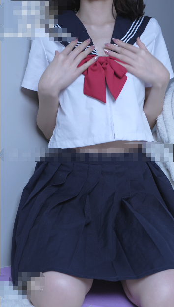 『小桃shixiaotaone』JK水晶棒自慰，裸体站立展示酮体
