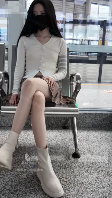 2826 『犬九 Joioio』偶遇学院超美学妹 跟踪偷拍 搭讪 掀开内裤大街上露出和露胸让我内射(2V)