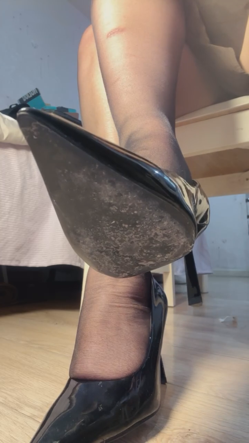 玩物直播小鱼爹-250927 ATM奴黑丝足高跟鞋【1V】【175MB百度云】