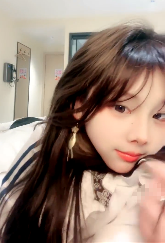 取悦-和炮友啪啪 【1V 422MB】