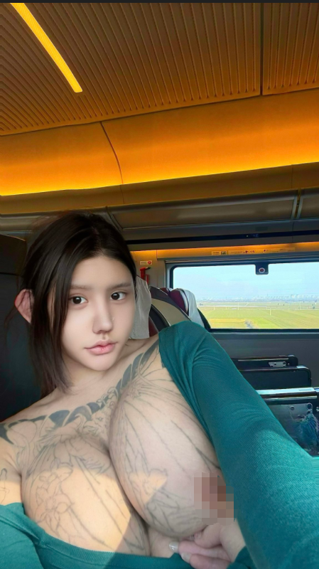 ✅超级核弹巨乳外围婊『UKi』巨乳露脸反差口交 超骚体质给金主爸爸把脚趾添干净 被狠狠后入  确实大得离谱 (54V) 300M