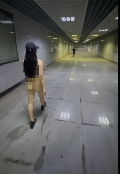 极品露出婊-白桃汽水-多场景露出自慰视图(23P,19V,1.53G)