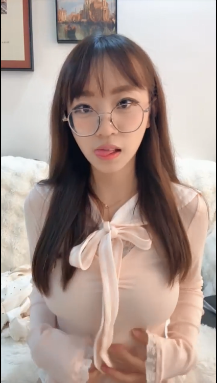 【精品粉宝宝】 超级文静女神 无毛嫩穴太顶了